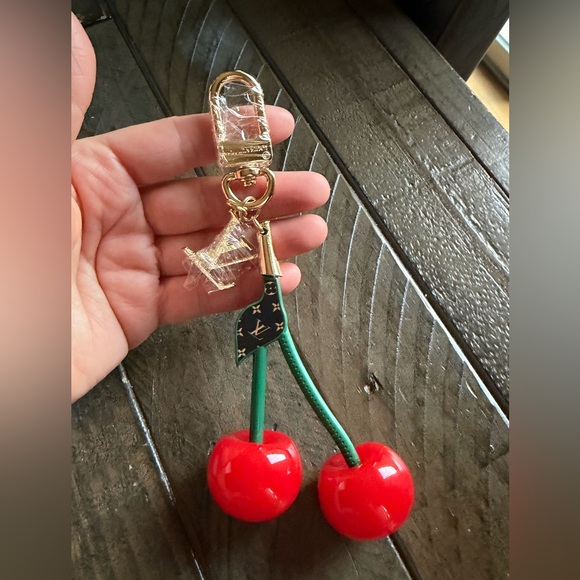 LV Cherries Bag Charm, Collection Edition, New - Picture 3 of 9